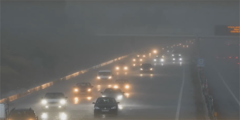 28款实拍雨景下雨天的城市唯美意境夜晚街景视频素材